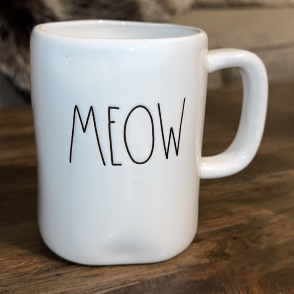 RAE DUNN white ceramic tea/coffee cup/mug ‘MEOW’